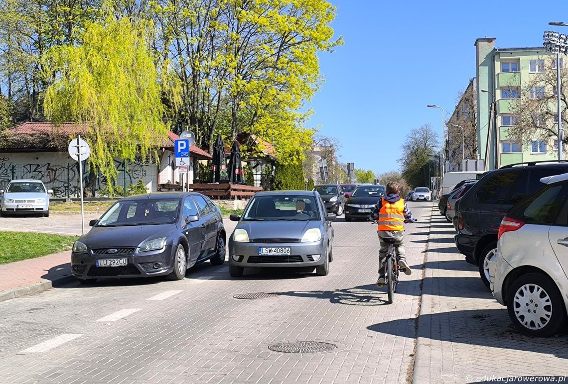 Sala gimnastyczna kontra prawdziwa ulica. Czy tak dziś uczymy bezpieczeństwa rowerowego dzieci?
