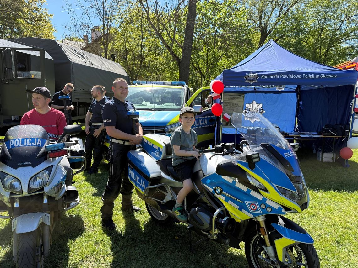Policjanci wyszli do ludzi! Dzieci zachwycone, dorośli z ważną lekcją bezpieczeństwa