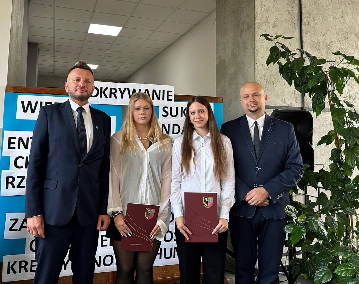 Tego nikt się nie spodziewał! Dyrektor mówił o dzwonku, gdy nagle rozległ się pierwszy sygnał Tego nikt się nie spodziewał! Dyrektor mówił o dzwonku, gdy nagle rozległ się pierwszy sygnał