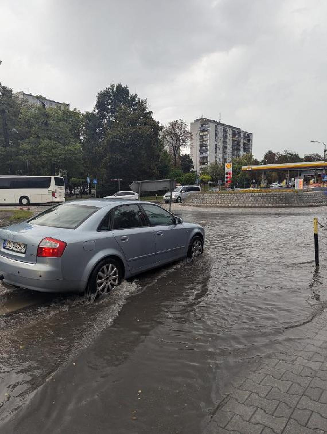 10 minut deszczu i zalana ulica w Oleśnicy