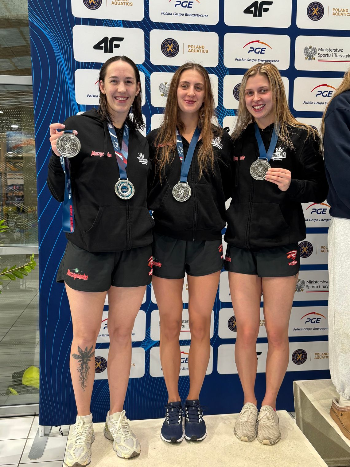 Siostry Szwabińskie z 13 medalami na Zimowych Mistrzostwach Polski w pływaniu