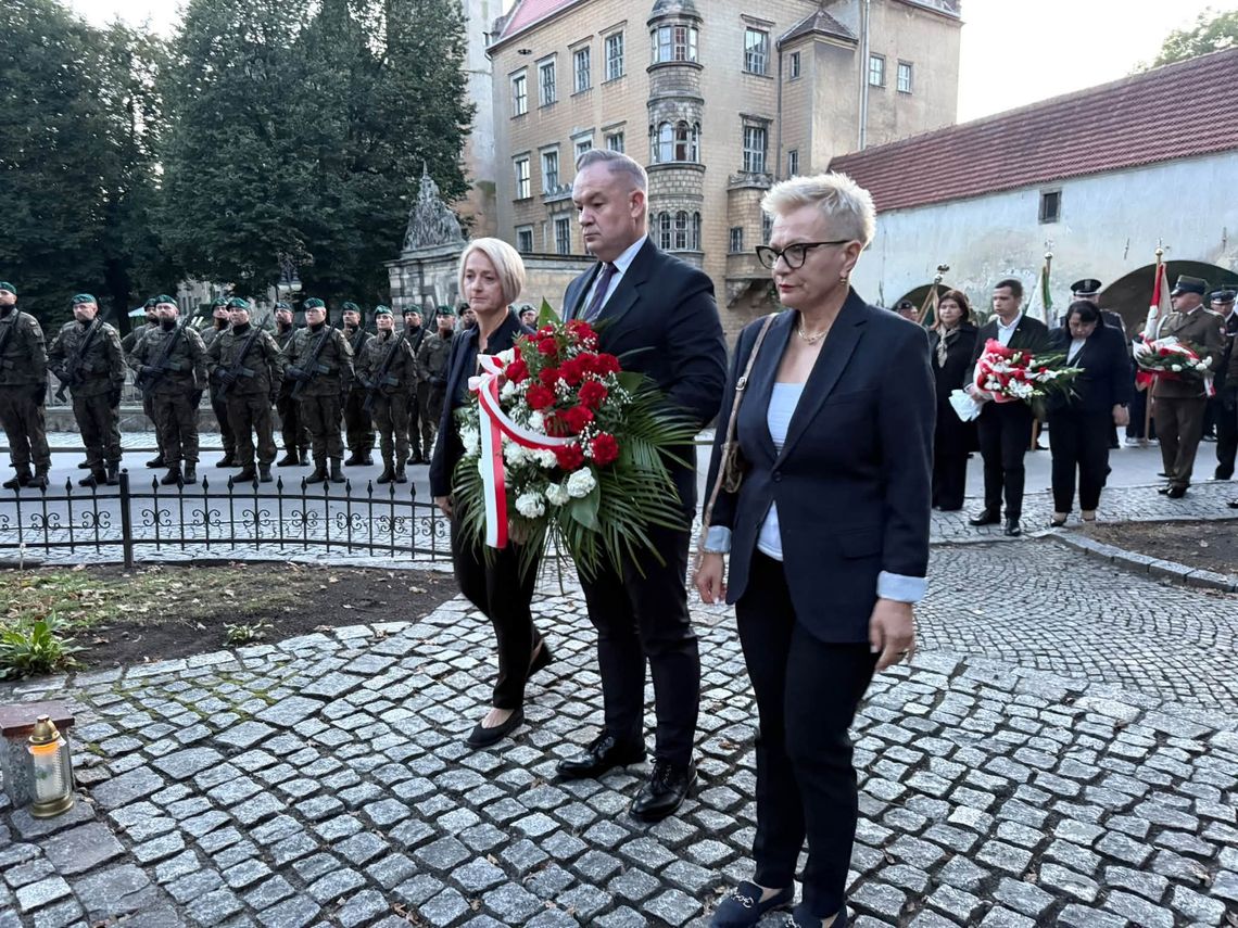 17 września. Oleśnica uczciła ofiary sowieckiej agresji 17 września. Oleśnica uczciła ofiary sowieckiej agresji
