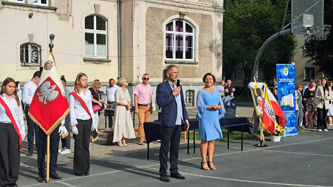 60 lat z historią! Szkoła Podstawowa nr 7 w Oleśnicy świętuje jubileusz 60 lat z historią! Szkoła Podstawowa nr 7 w Oleśnicy świętuje jubileusz