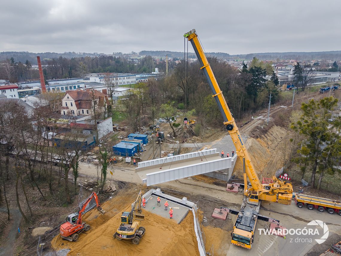 70 ton w powietrzu nad Twardogórą. Wyjątkowe widowisko z lotu ptaka