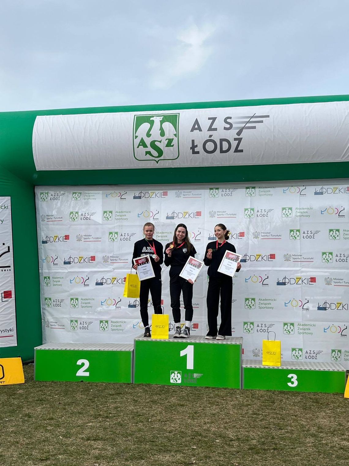 Brawo, Alicja! Brązowy medal Akademickich Mistrzostw Polski w biegach przełajowych Brawo, Alicja! Brązowy medal Akademickich Mistrzostw Polski w biegach przełajowych