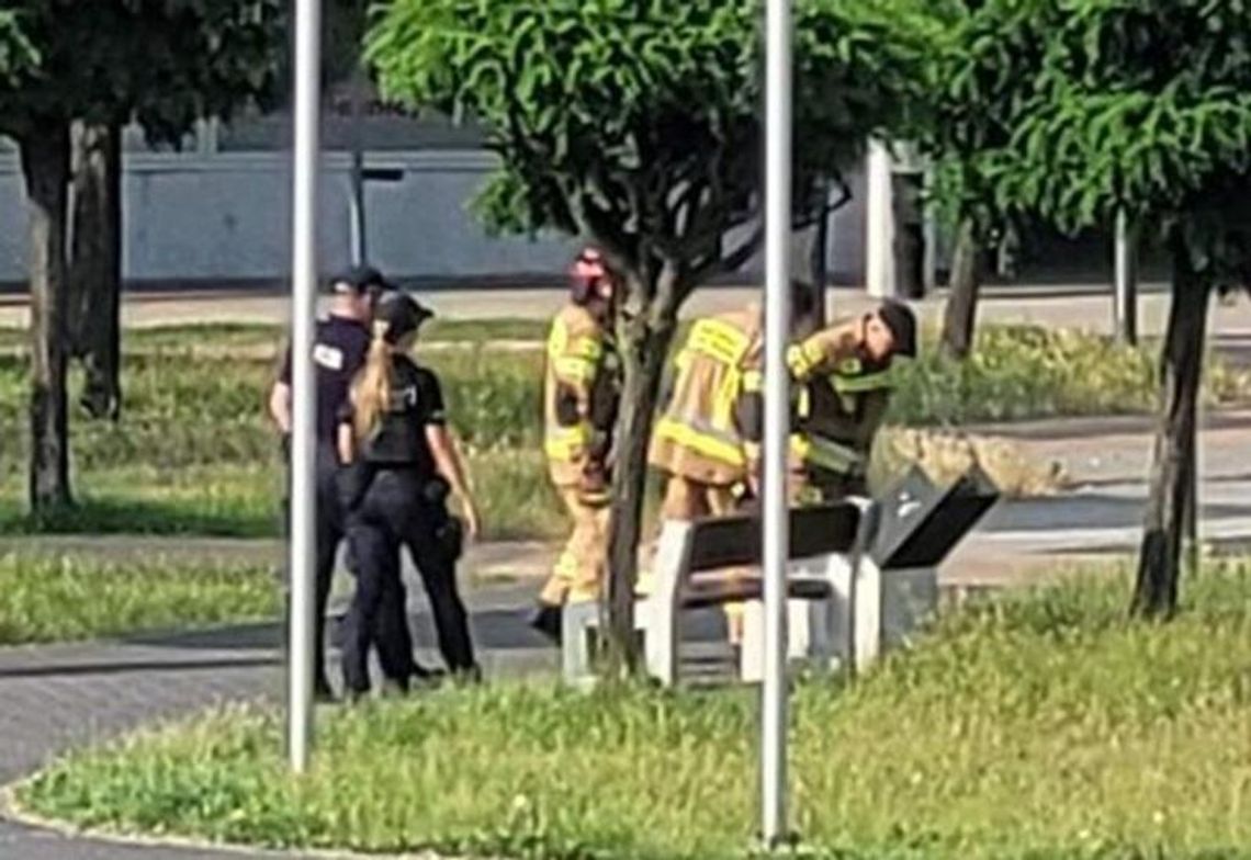 Akcja policji i straży na Placu Zwycięstwa w Oleśnicy Akcja policji i straży na Placu Zwycięstwa w Oleśnicy