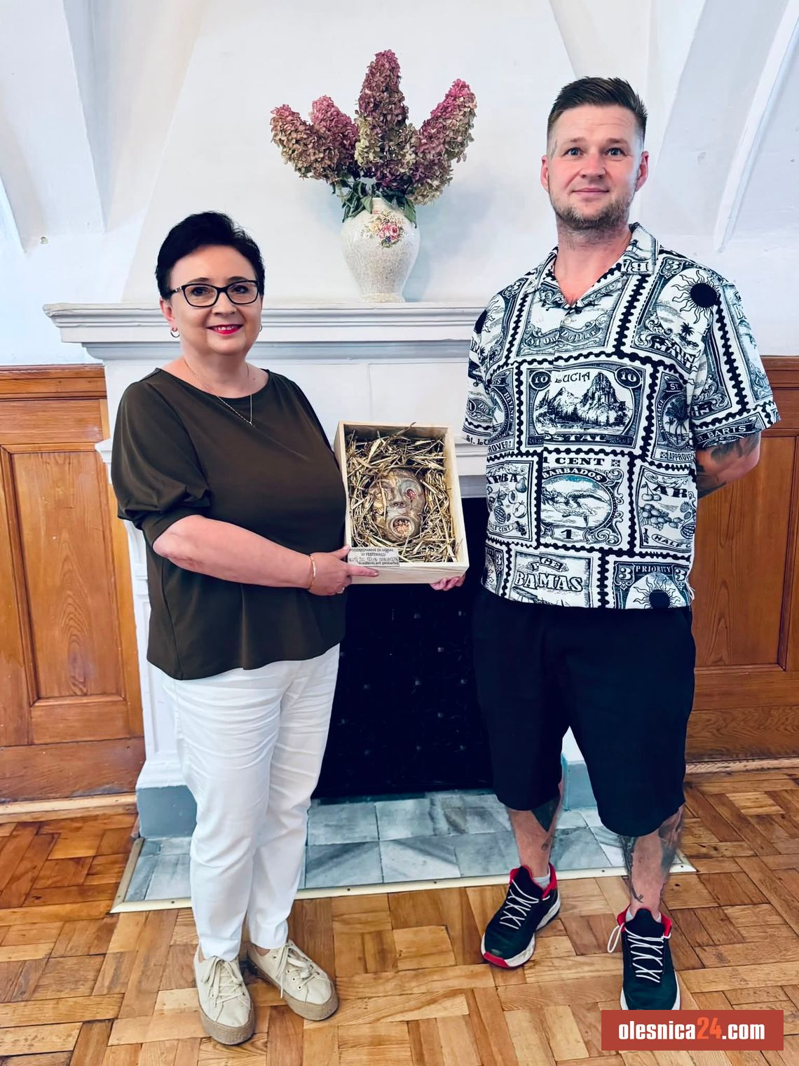 Art in the Castle za nami – podziękowania i symboliczna maska dla partnerów