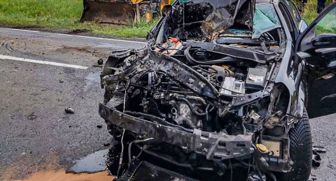 Auto zderzyło się z koparką 