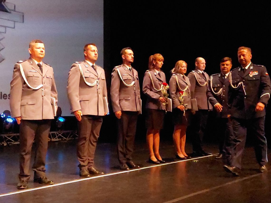 Awanse i wyróżnienia w KPP Oleśnica 