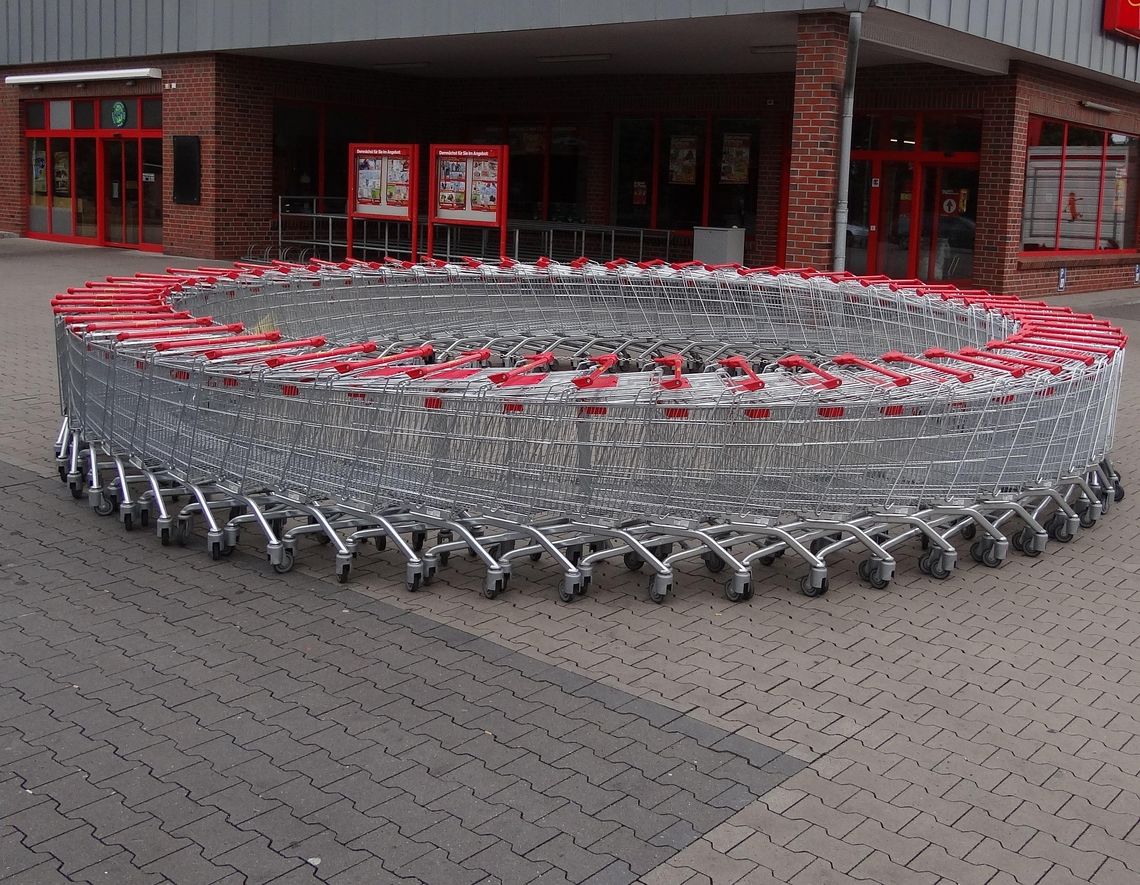 BĘDZIE KOLEJNY SUPERMARKET. I MNÓSTWO SZEREGÓWEK
