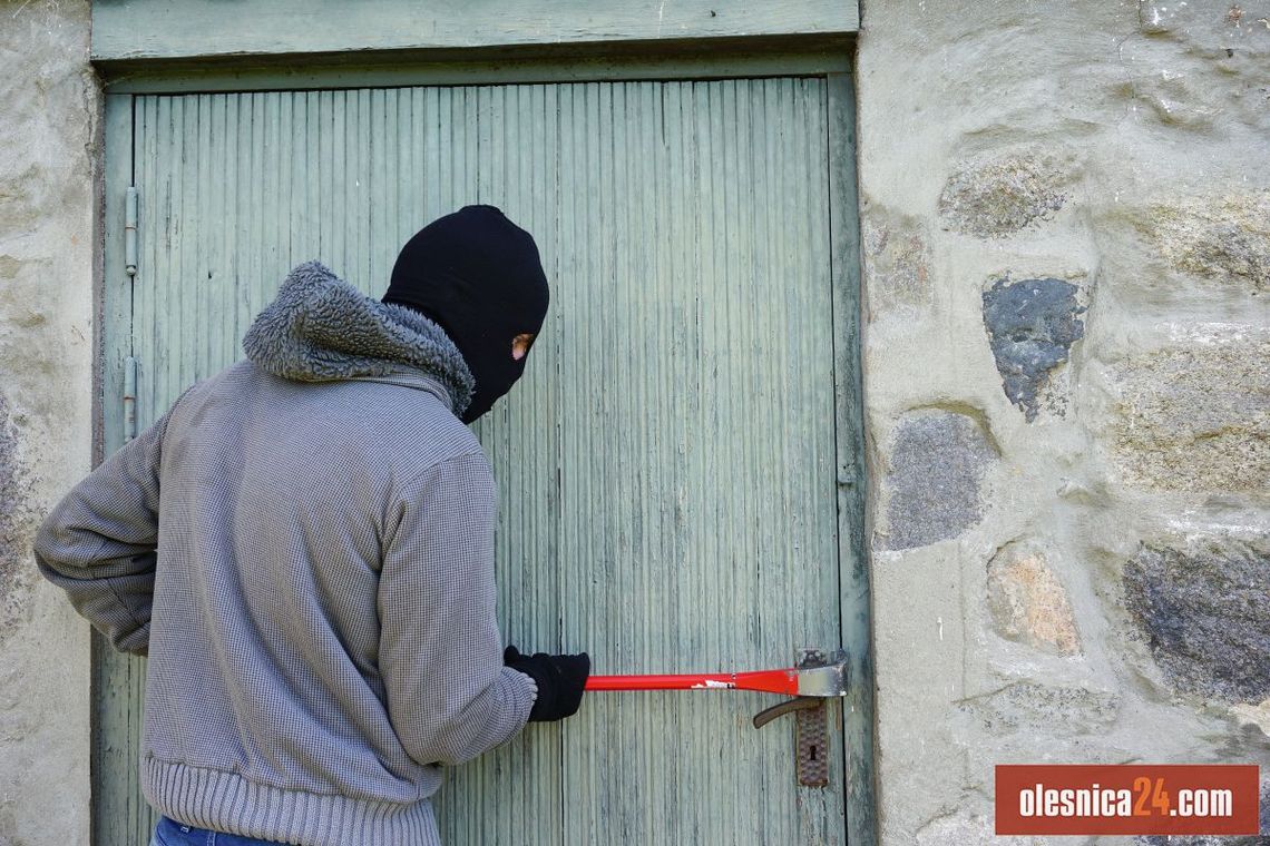 Dramatyczne włamanie w biały dzień. Właściciel domu stanął twarzą w twarz z napastnikiem!