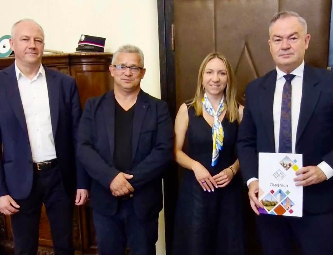 Bezpieczne przejście na stacji Oleśnica Rataje. Burmistrz podpisał porozumienie z PKP