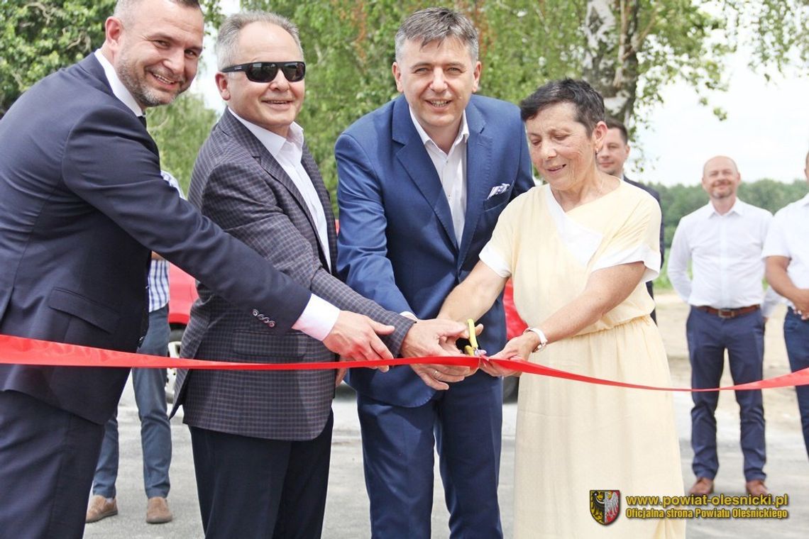 Bezpieczniej w Zawidowicach. Powiat Oleśnicki wybudował tam chodnik