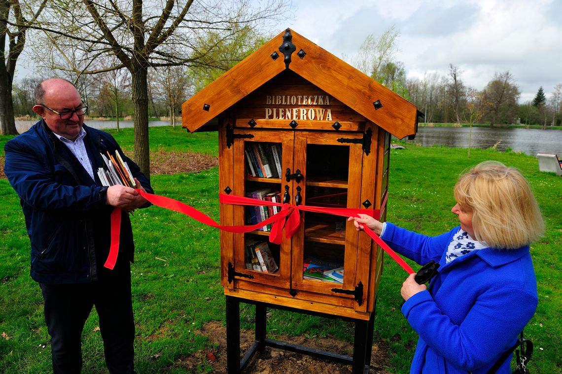 Biblioteczka Plenerowa czeka na czytelników /WIDEO/