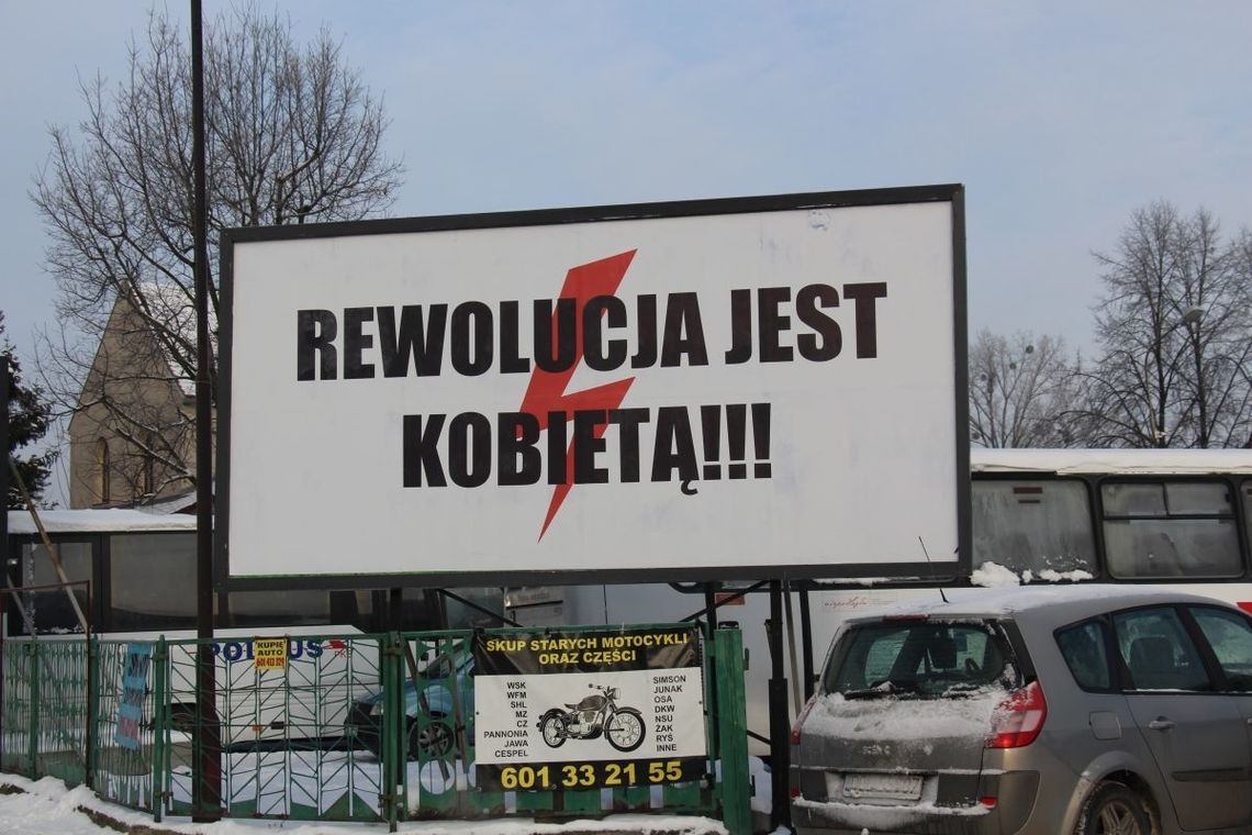 Billboard z błyskawicą w Oleśnicy Billboard z błyskawicą w Oleśnicy