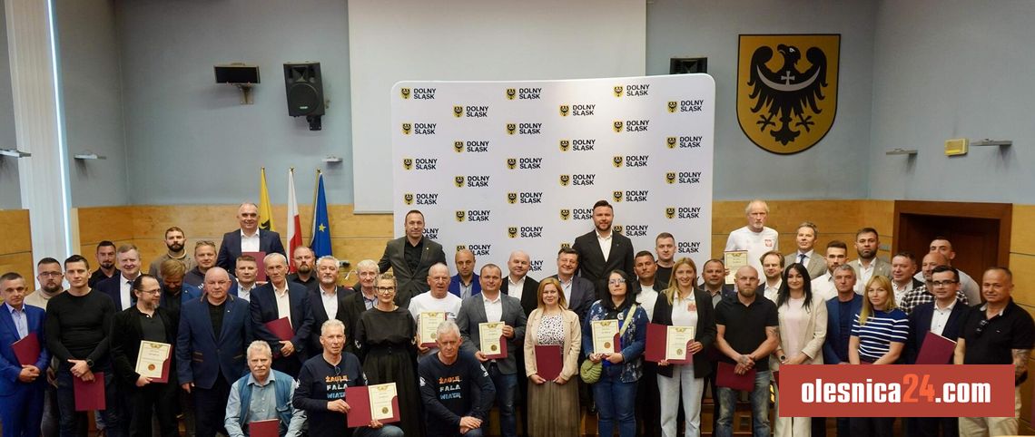 Boiska, trybuny, sprzęt – dolnośląskie kluby ze wsparciem samorządu