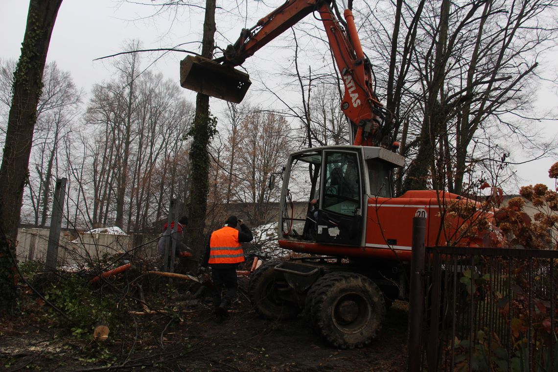 Budowa apartamentowca nad stawami będzie kontynuowana