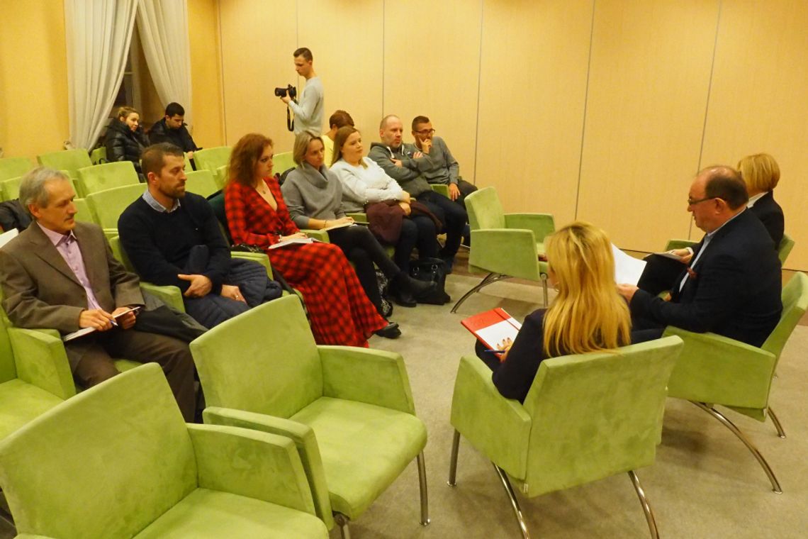 Burmistrz Oleśnicy spotkał się z przedstawicielami szkolnych rad rodziców