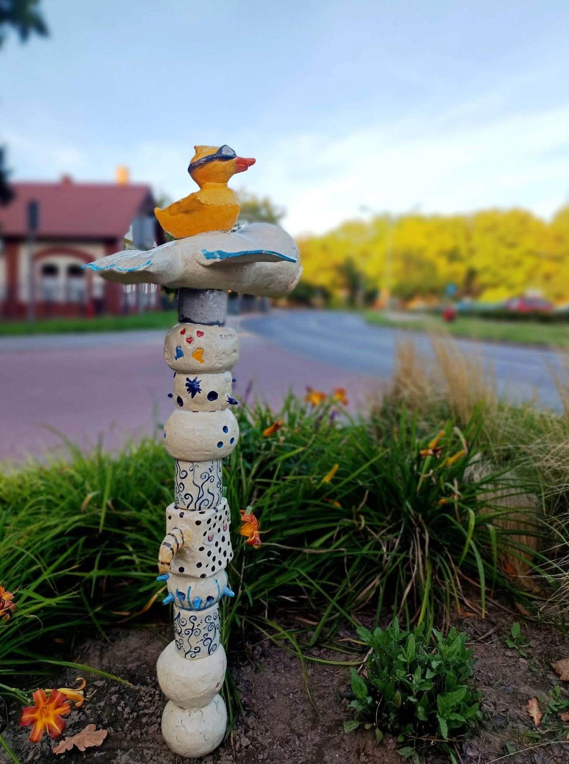 Ceramiczne totemy stanęły w centrum Oleśnicy. To efekt projektu mieszkańców Ceramiczne totemy stanęły w centrum Oleśnicy. To efekt projektu mieszkańców