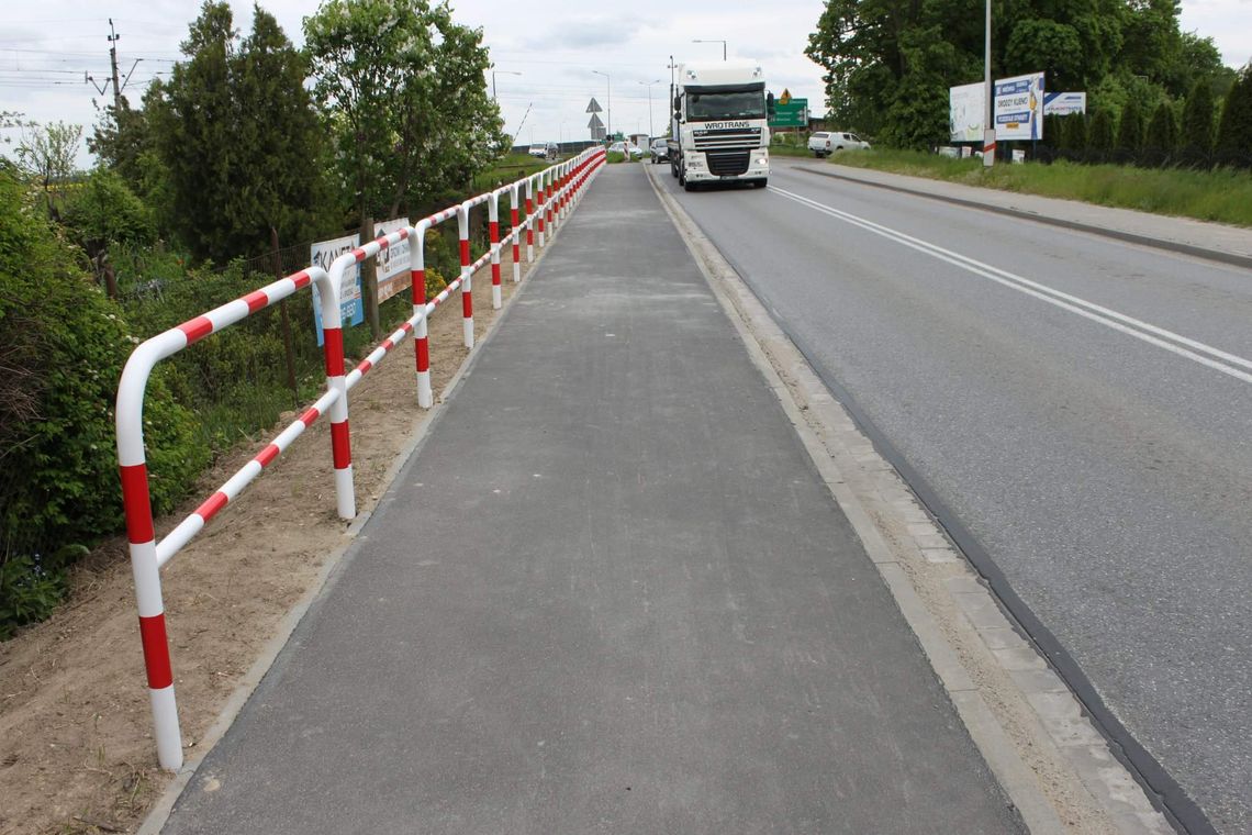 Chodnik połączył trzy gminy w powiecie oleśnickim 
