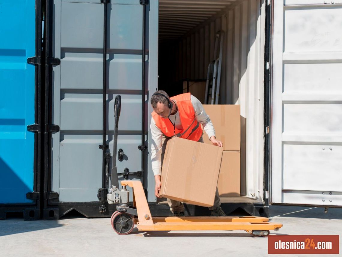 Czy kontener magazynowy nadaje się do całorocznego przechowywania towaru?