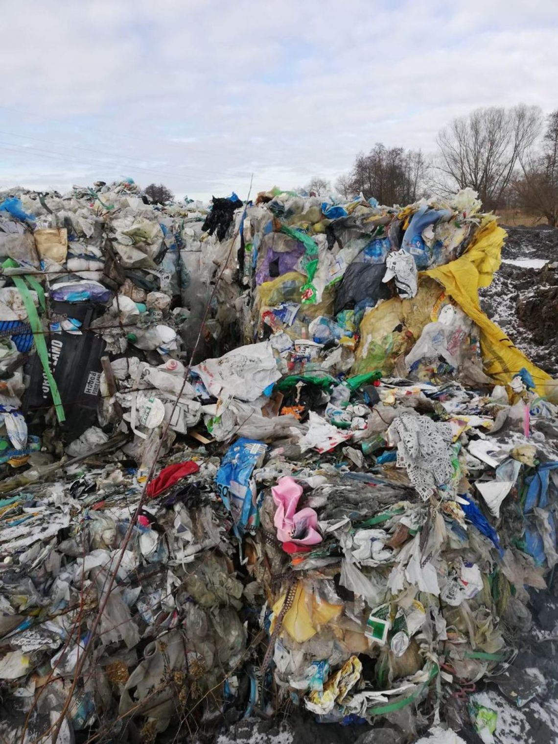 Czy mamy do czynienia z kolejnym nielegalnym wysypiskiem śmieci?! (AKTUALIZACJA)