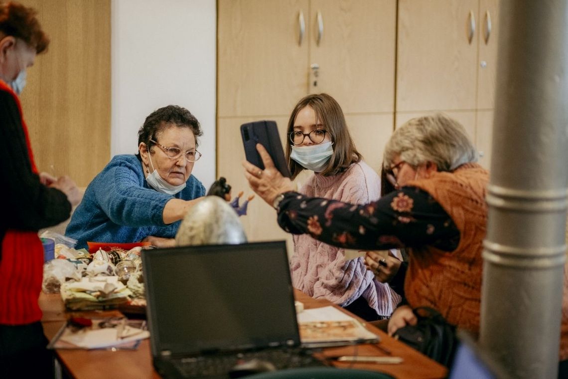 Czy młodzież i seniorzy mogą znaleźć wspólny język? Oczywiście! 