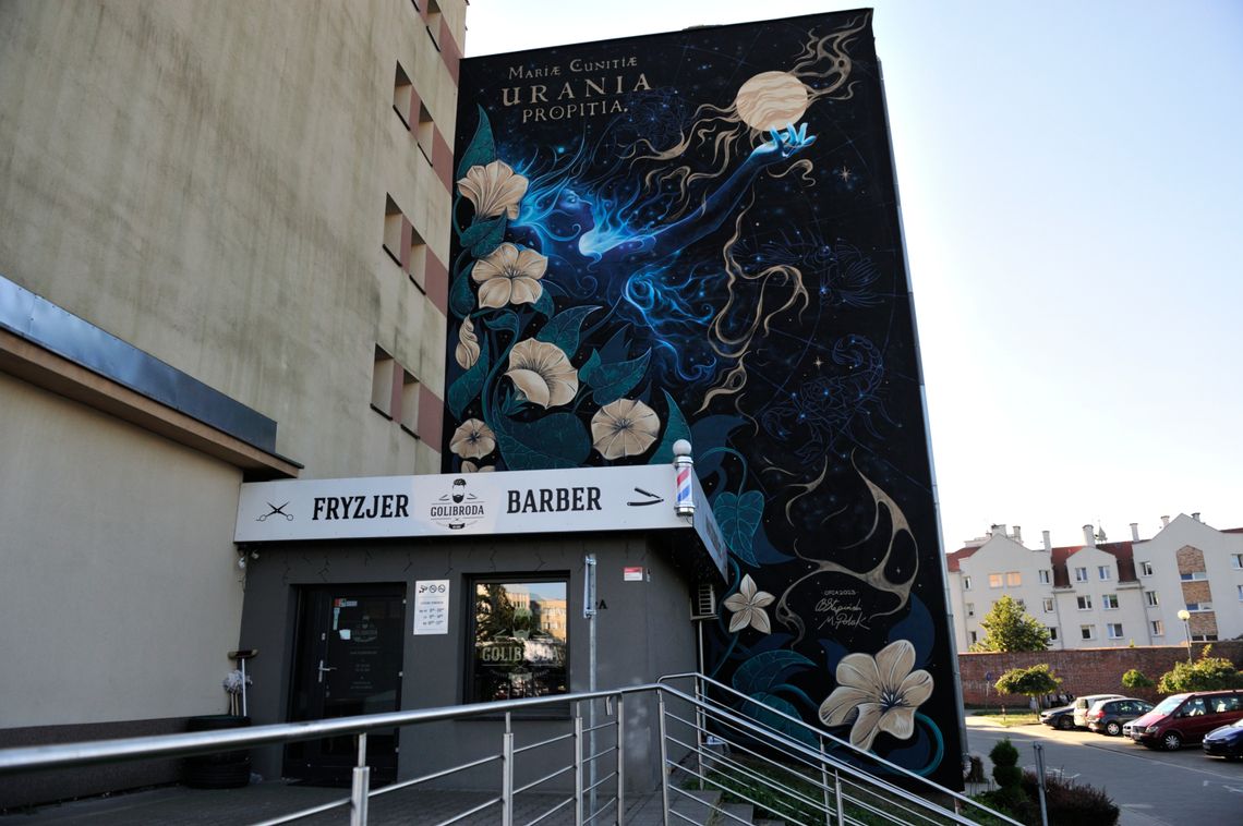 Czy mural "Urania propitia" ma dobrą lokalizację?