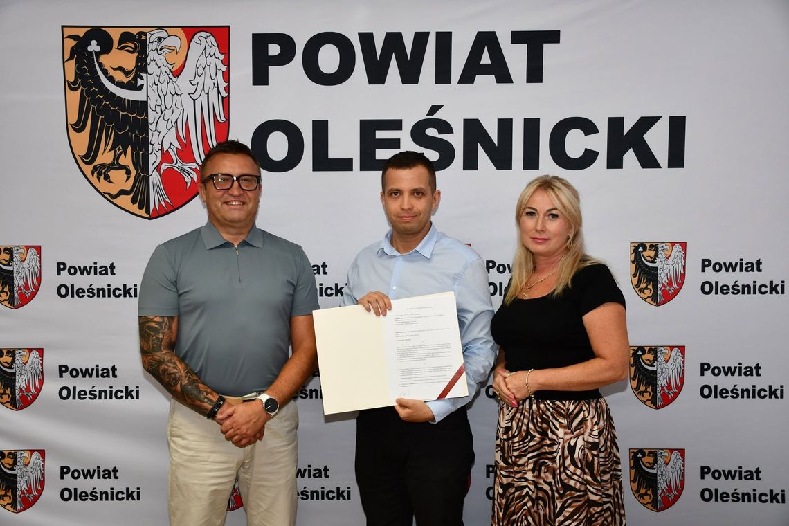 Dobra wiadomość z Oleśnicy! Gmina i powiat łączą siły: 600 tys. zł na nowe drogi i ścieżki Dobra wiadomość z Oleśnicy! Gmina i powiat łączą siły: 600 tys. zł na nowe drogi i ścieżki