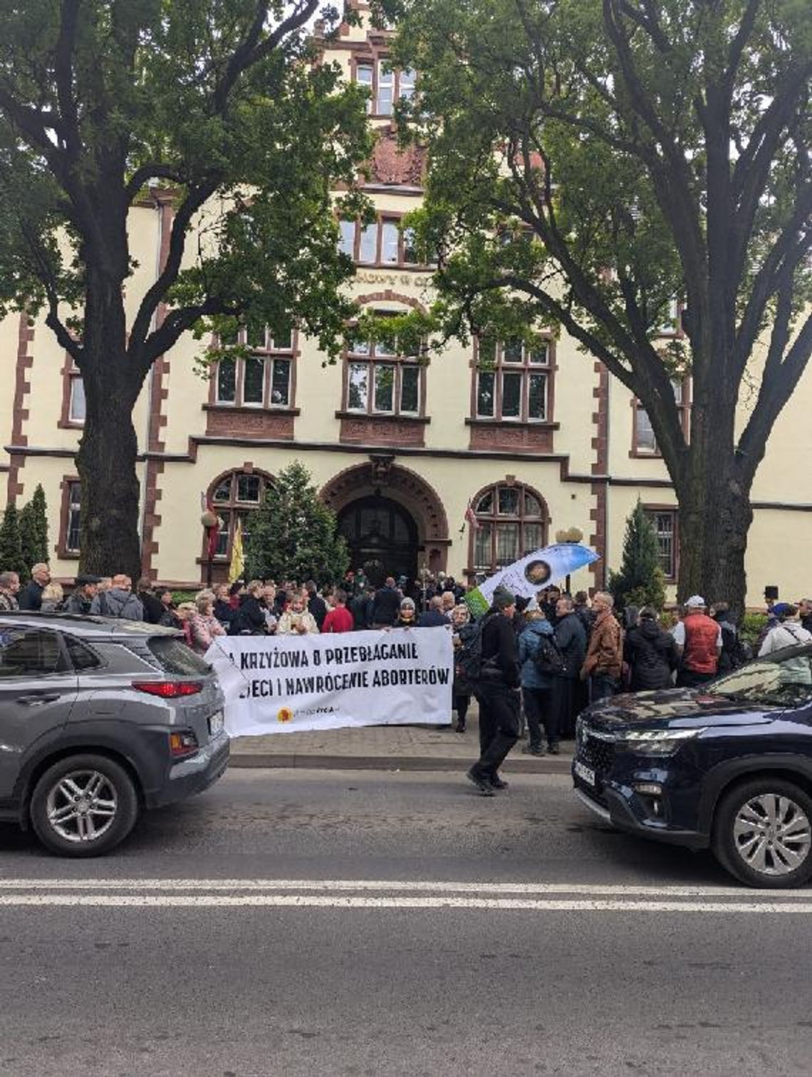 Droga krzyżowa ruszyła spod sądu w Oleśnicy