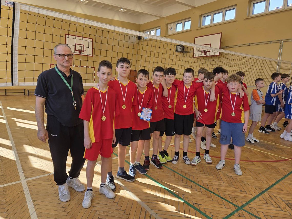 Drużyna z Dziadowej Kłody mistrzem powiatu w siatkówce