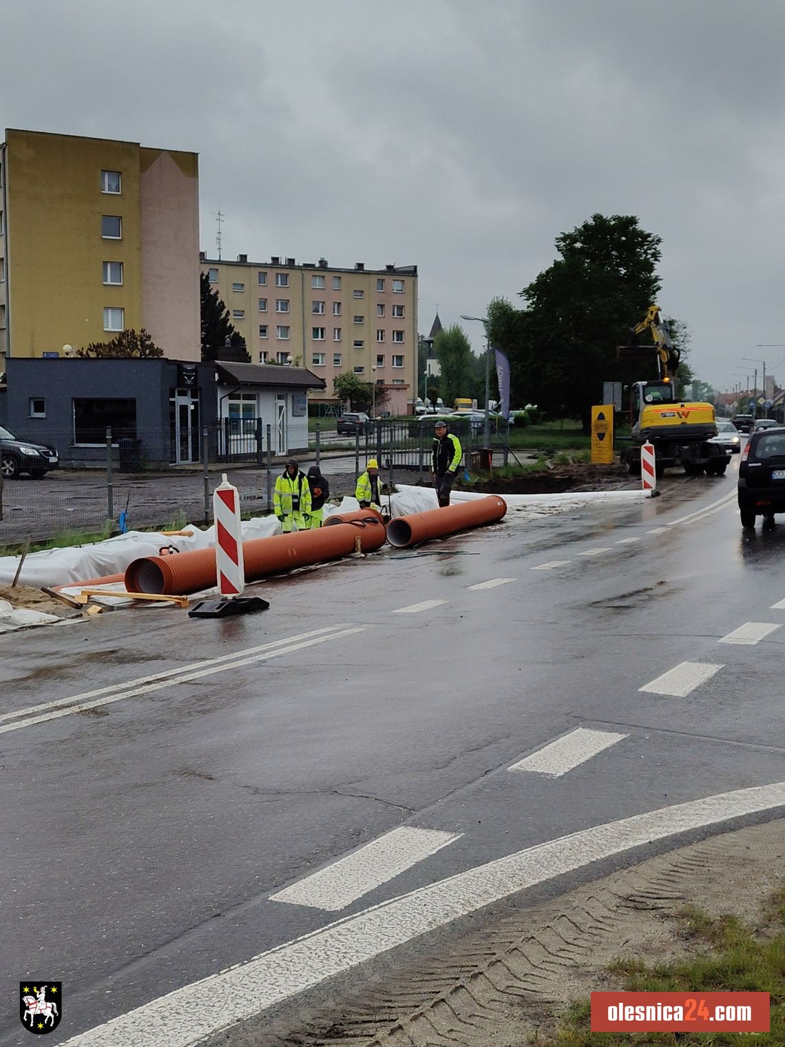 Duże utrudnienia na ul. Kaliskiej. Trwa budowa ścieżki pieszo-rowerowej