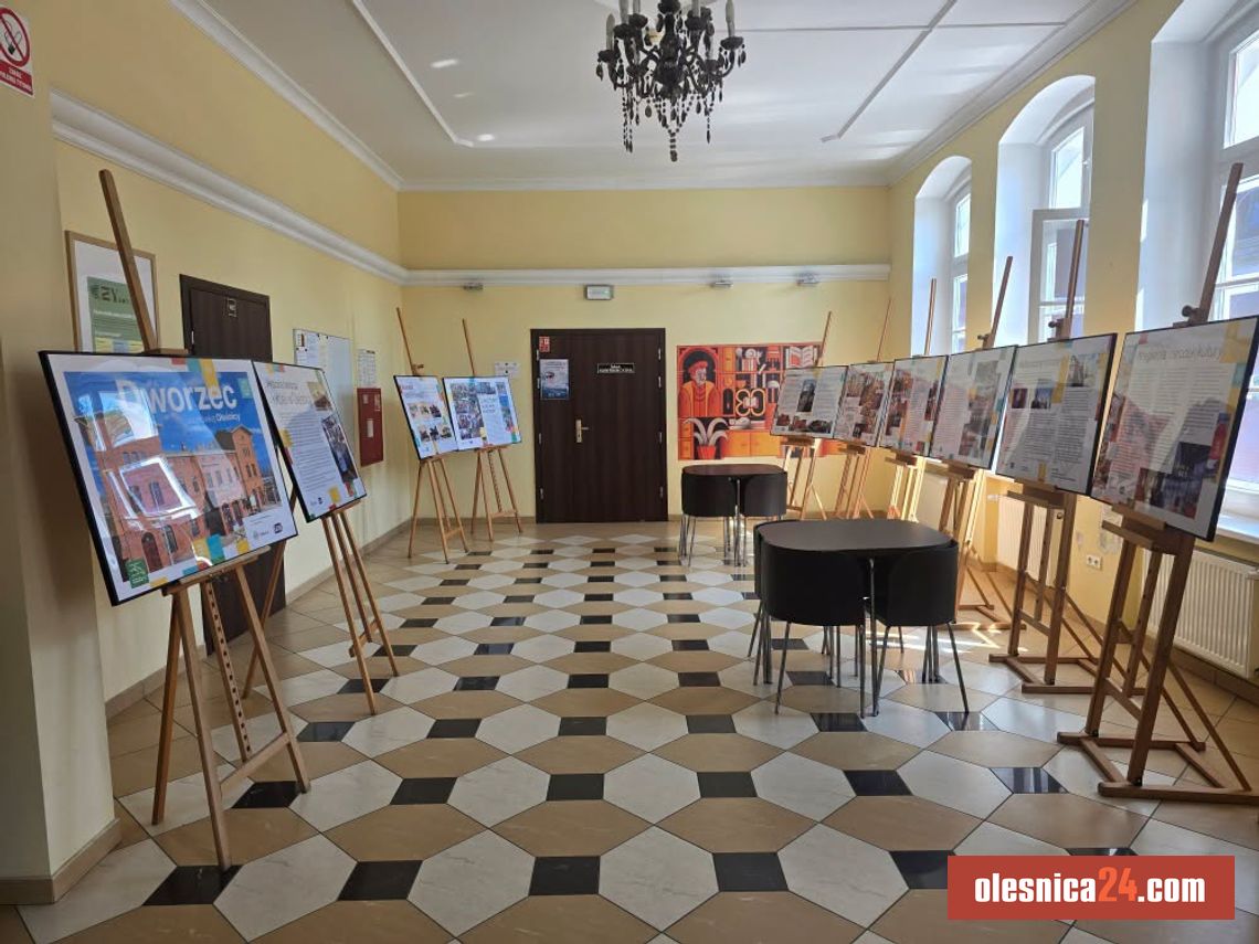 Dworzec kolejowy w Oleśnicy na wystawie w Oleśnickiej Bibliotece Publicznej Dworzec kolejowy w Oleśnicy na wystawie w Oleśnickiej Bibliotece Publicznej