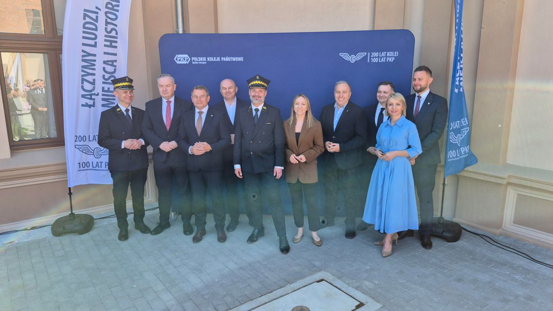 Dworzec kolejowy w Oleśnicy uroczyście otwarty z udziałem VIP-ów