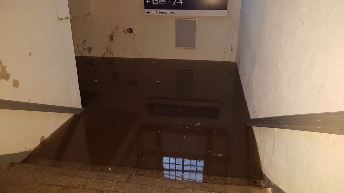 Dworzec PKP w Oleśnicy ponownie zalany