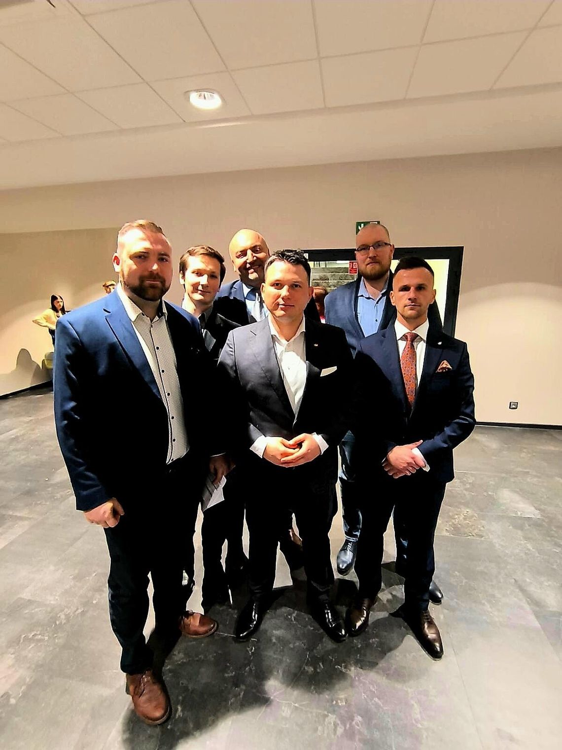 Działacze Konfederacji z powiatu oleśnickiego spotkali się ze Sławomirem Mentzenem Działacze Konfederacji z powiatu oleśnickiego spotkali się ze Sławomirem Mentzenem