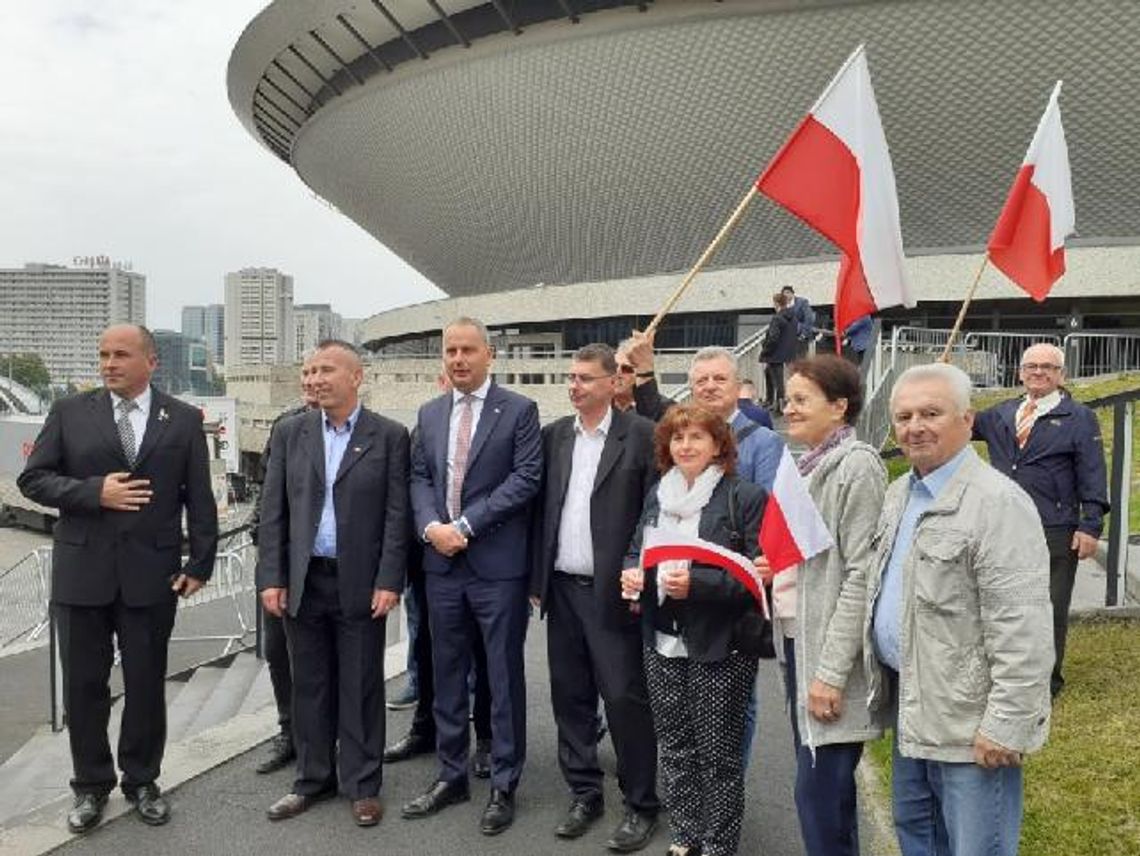 Działacze PiS z Oleśnicy na konwencji partii (AKTUALIZACJA)