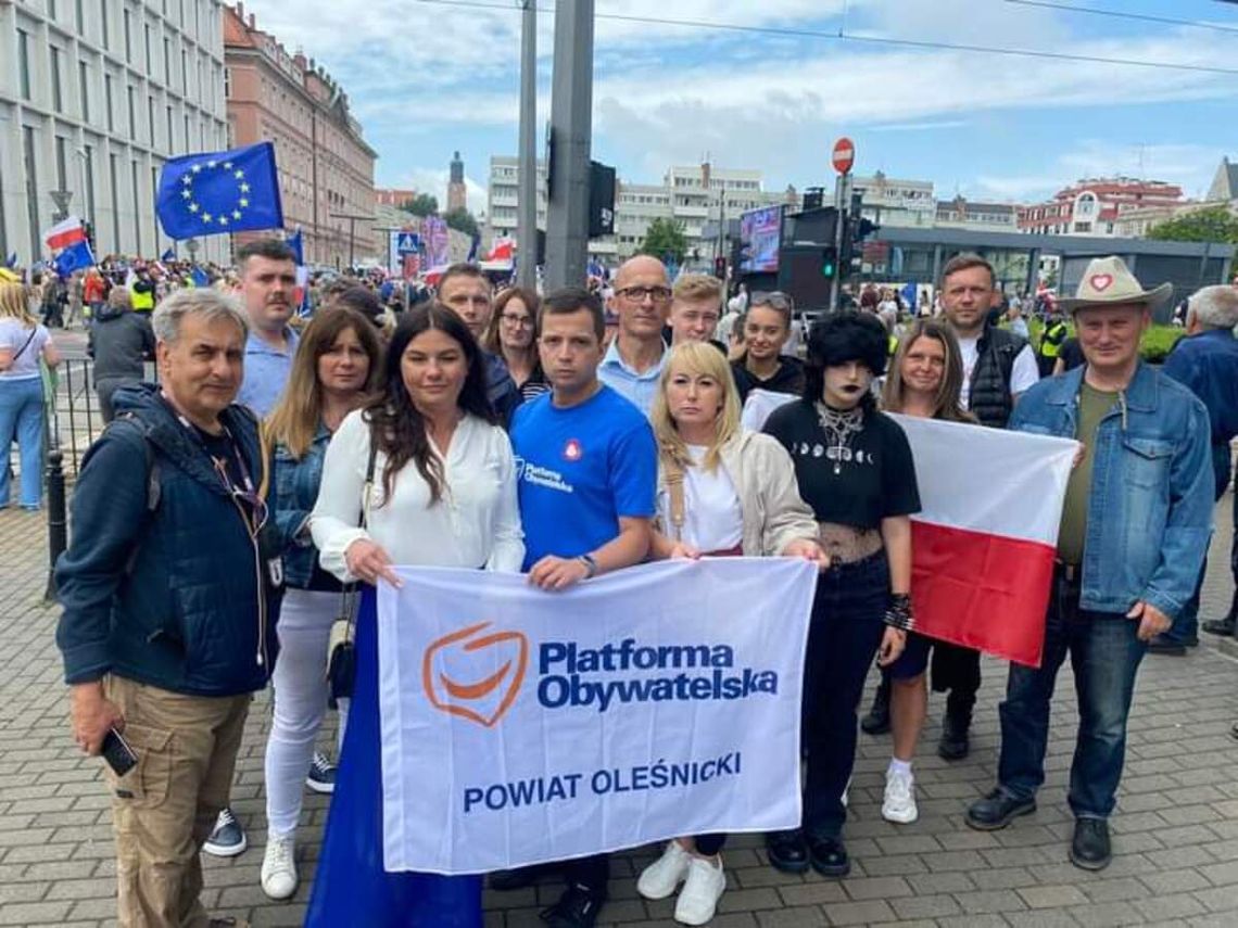 Działacze PO z Oleśnicy na wiecu we Wrocławiu Działacze PO z Oleśnicy na wiecu we Wrocławiu