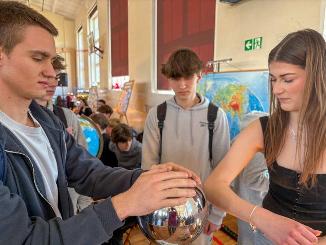 Tłumy na Drzwiach Otwartych II LO! Ósmoklasiści sprawdzali szkołę od środka