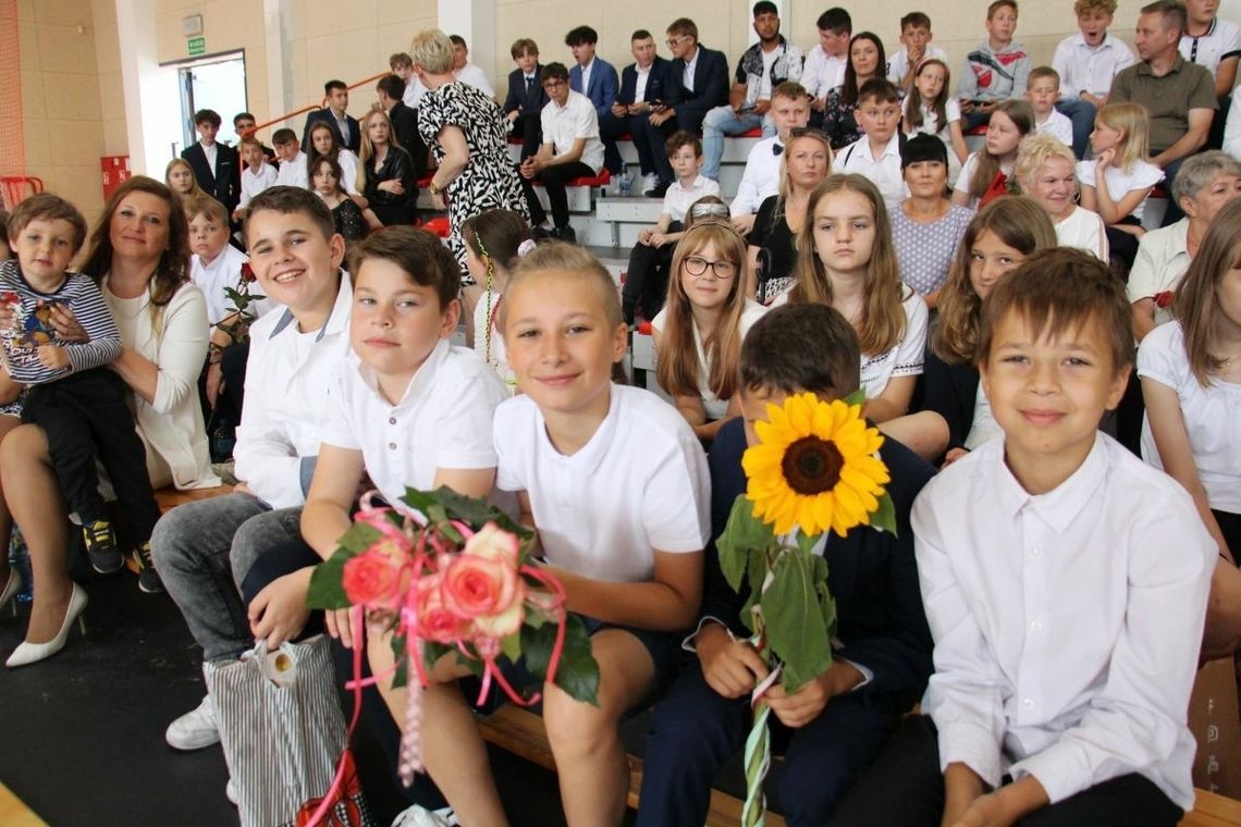 Dzwoń, dzwonku, dzwoń! Przed nami lato! Zakończenie roku szkolnego w Oleśnicy Dzwoń, dzwonku, dzwoń! Przed nami lato! Zakończenie roku szkolnego w Oleśnicy