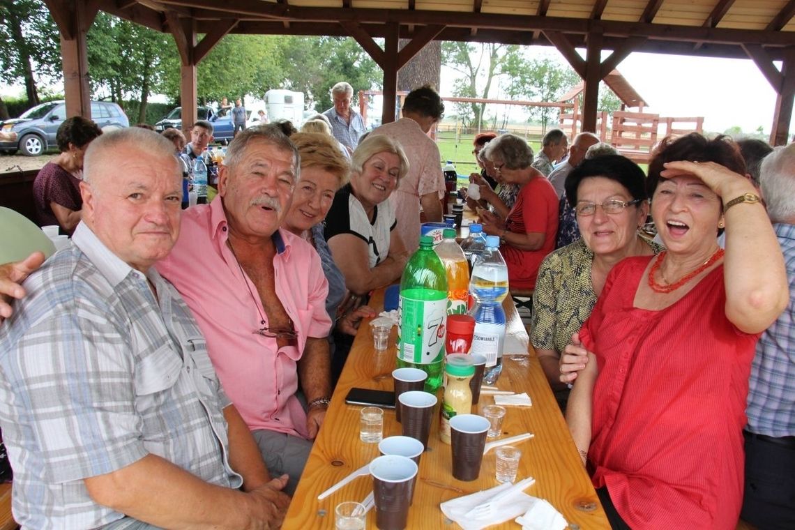 Emeryci z Oleśnicy w Stajni w Świerznej
