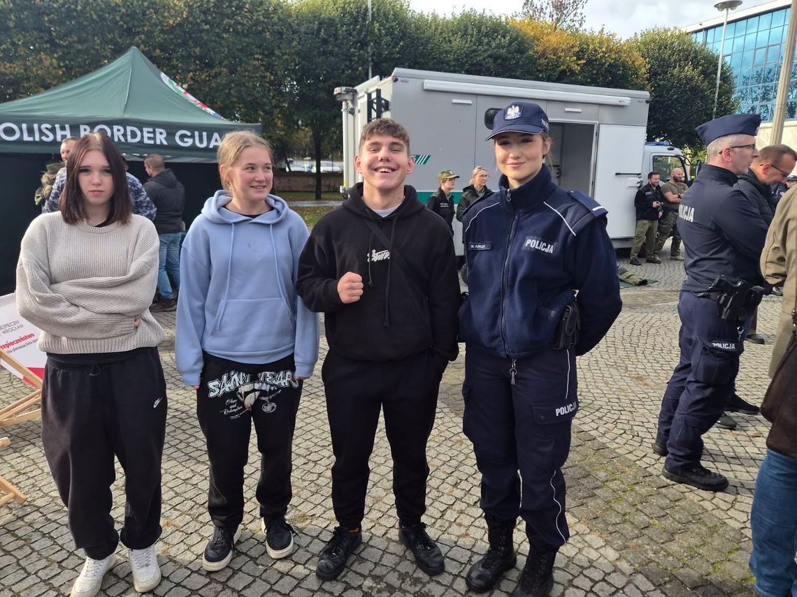 Escape Truck we Wrocławiu. Oleśniccy policjanci poznawali mechanizmy działania sprawców handlu ludźmi. Escape Truck we Wrocławiu. Oleśniccy policjanci poznawali mechanizmy działania sprawców handlu ludźmi.