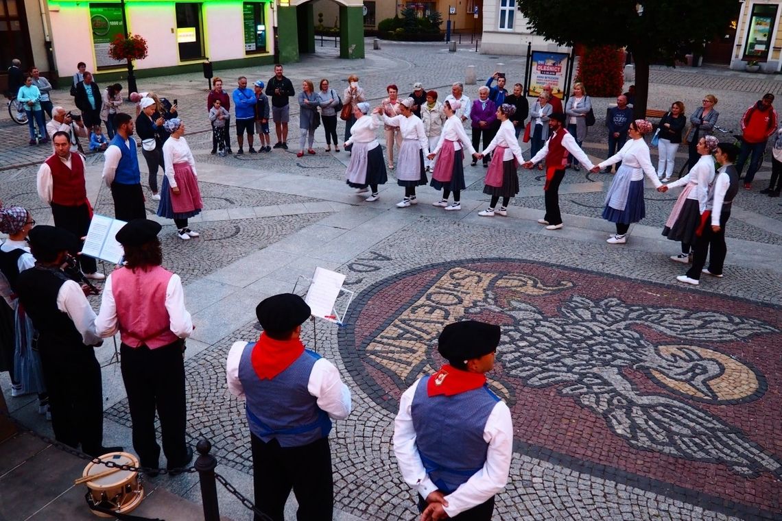 Folklor baskijski na Rynku w Oleśnicy /ZDJĘCIA I WIDEO/