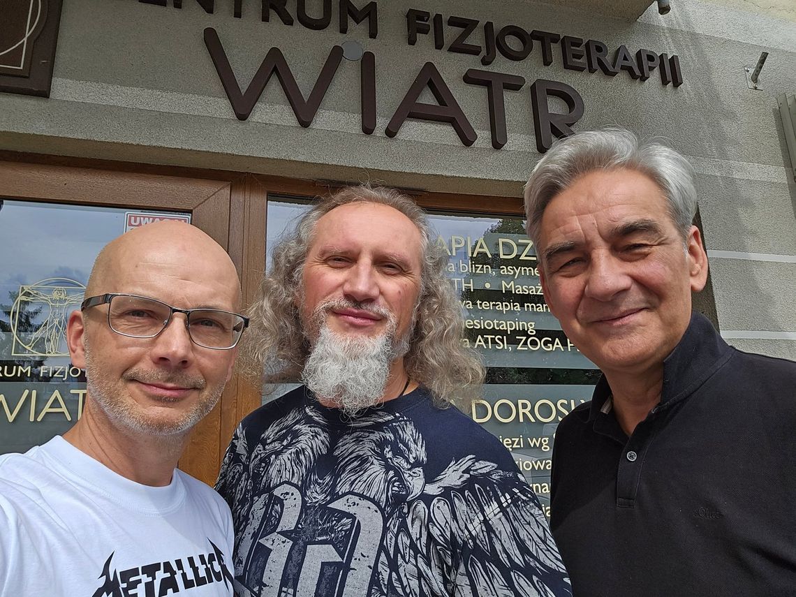 Gwiazdorska wizyta w Centrum Fizjoterapii Wiatr. Odwiedzili je Robert Gonera i Marek Pająk z Vadera