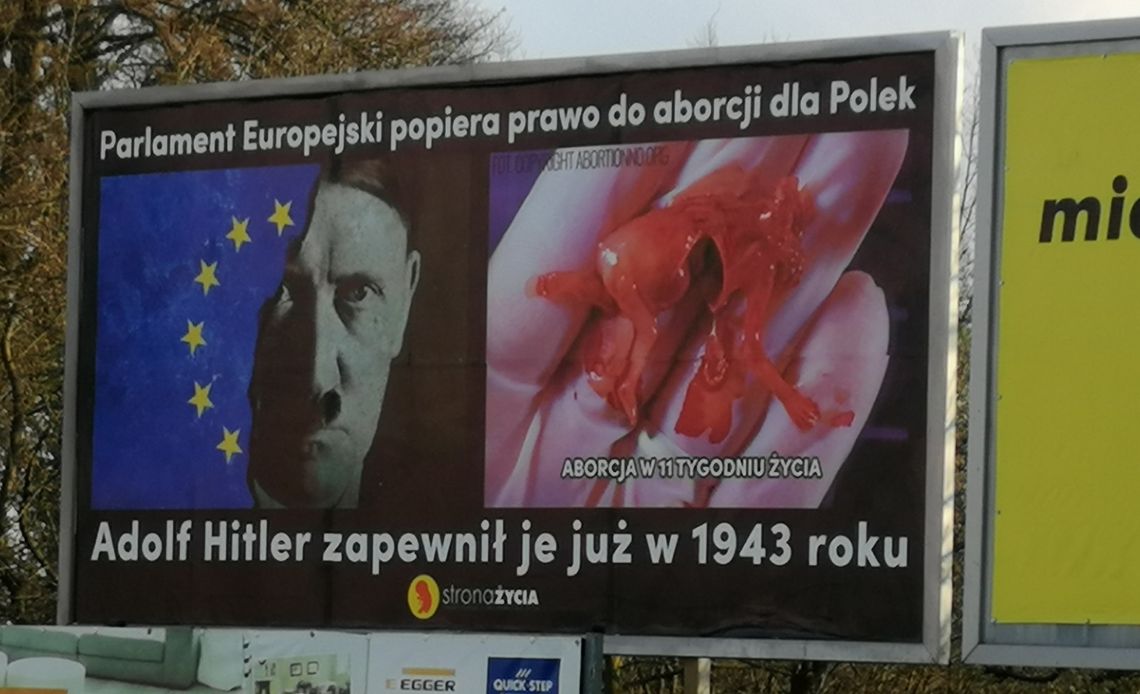 Hitler na billboardzie przed Oleśnicą