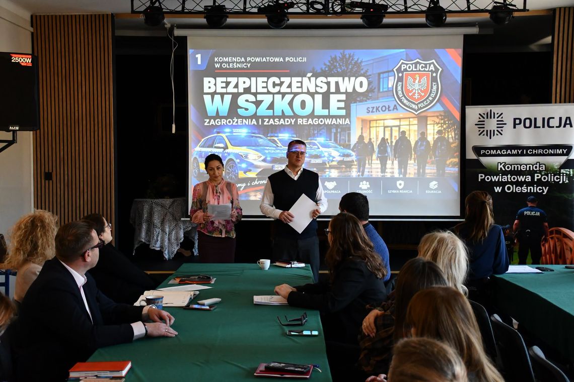 Jak reagować na zagrożenia w szkole? Policja szkoliła kadrę