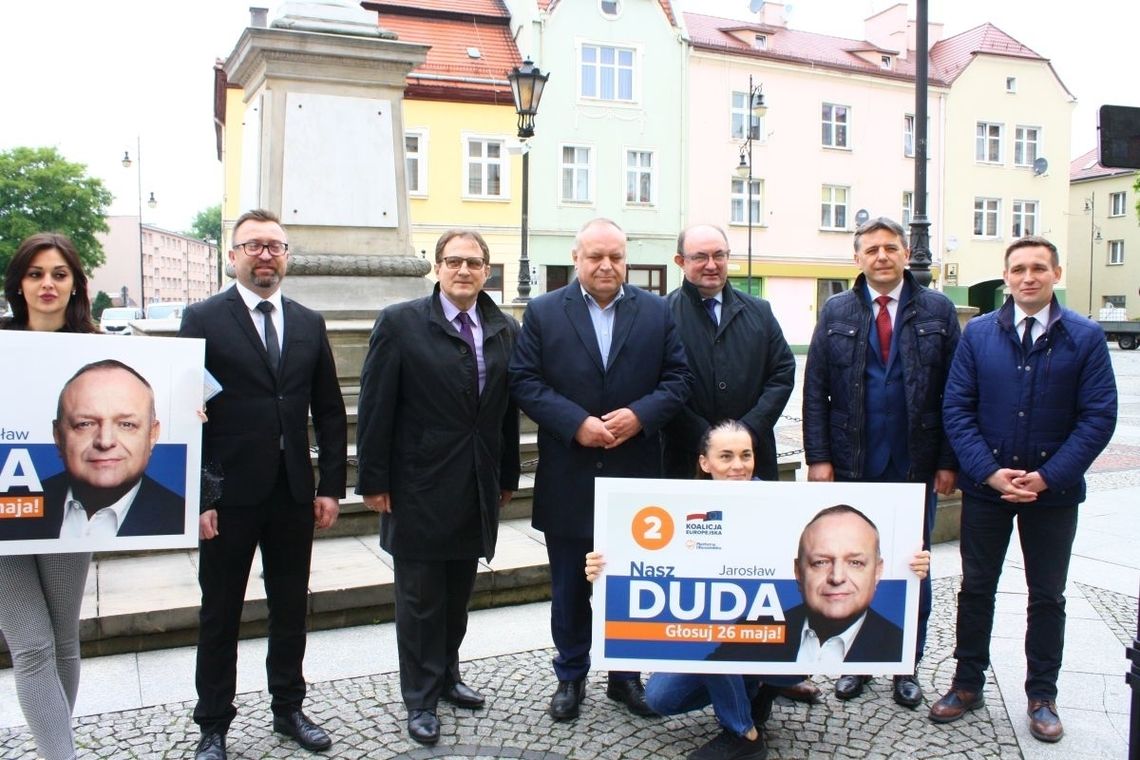 Jarosław Duda na briefingu w Oleśnicy