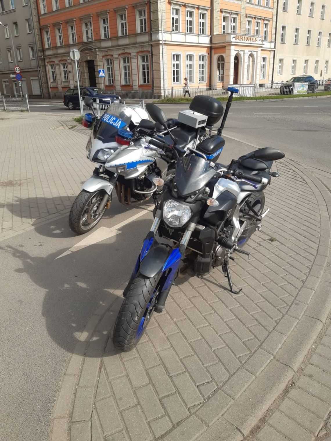 Jechał bez uprawnień kradzionym motocyklem