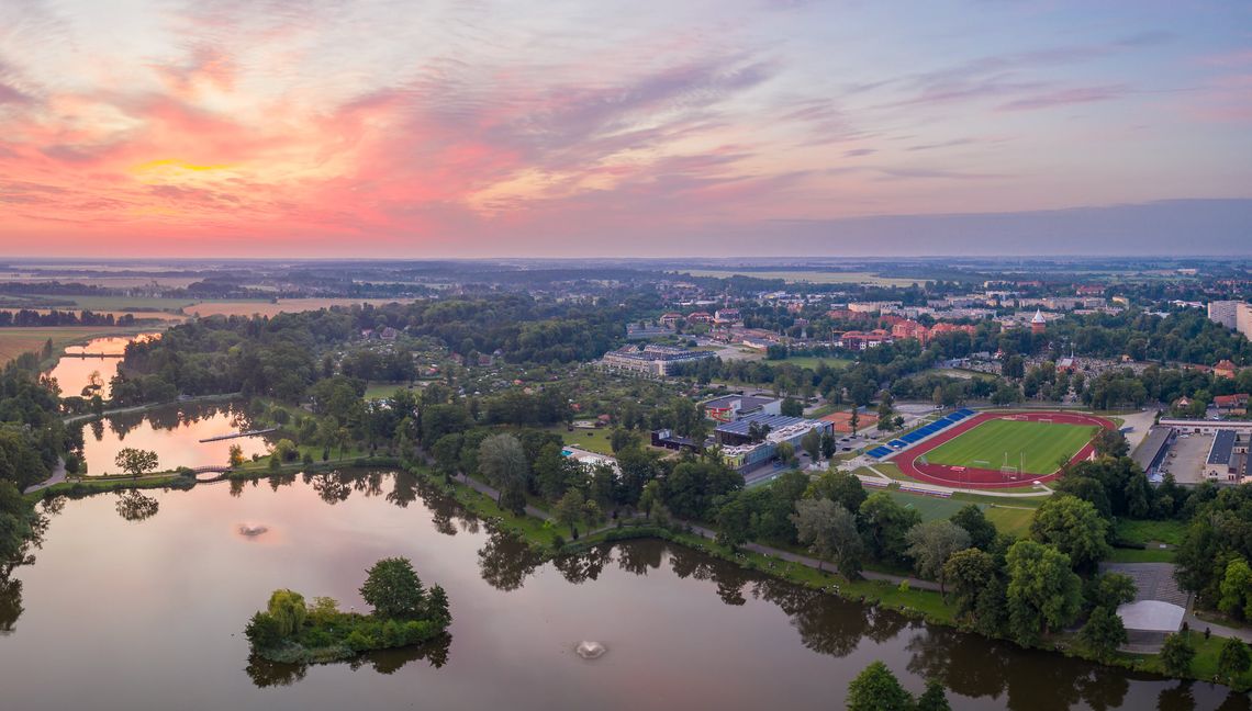 Jeden chwali Oleśnicę, inny krytykuje