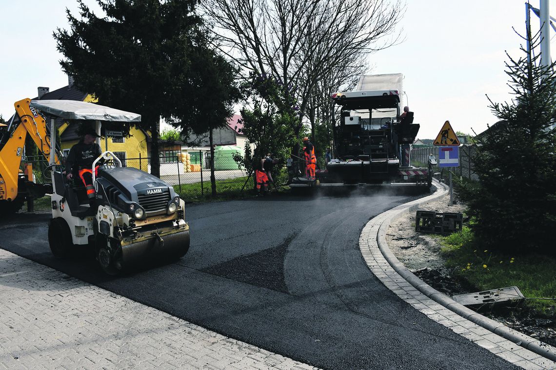 Jedziemy z robotą: drogi, świetlice, autobusy